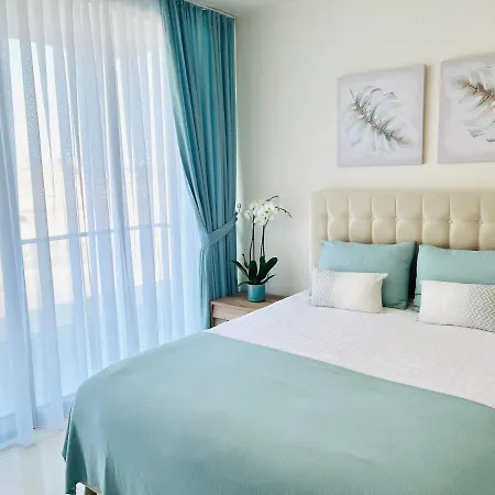 Beautiful Sea & Mountain Views In Iskele, North Cyprus Appartement